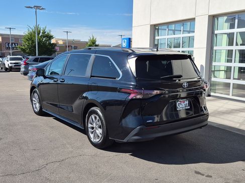 Used 2023 Toyota Sienna XLE w/ XLE Plus Package AWD/4WD image 9