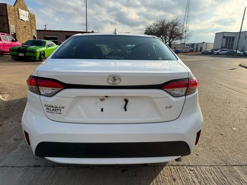 Used 2021 Toyota Corolla LE image 3