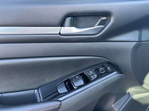 Used 2024 Nissan Altima 2.5 SR image 18