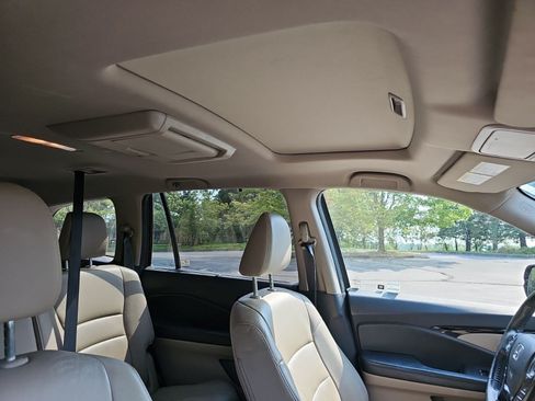 Used 2016 Honda Pilot Touring image 12