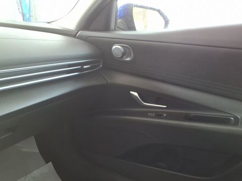 Used 2025 Hyundai Elantra Hybrid FWD image 25