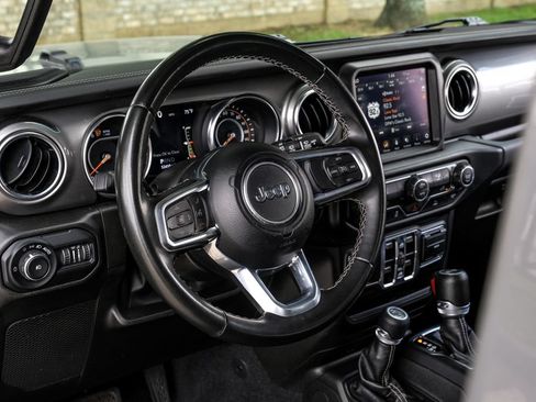 Used 2022 Jeep Wrangler Unlimited Sahara AWD/4WD image 4