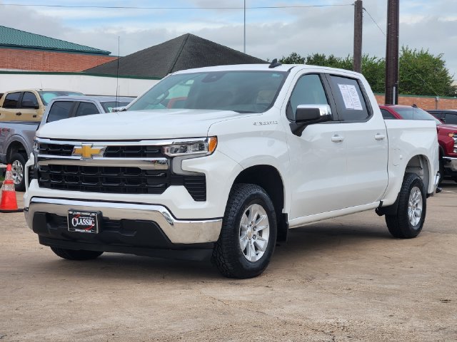 Used 2024 Chevrolet Silverado 1500 LT w/ Convenience Package II RWD image 3