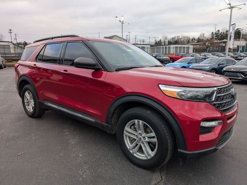 Used 2021 Ford Explorer XLT w/ Equipment Group 202A AWD/4WD image 5