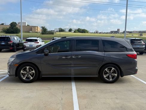 Used 2018 Honda Odyssey Touring image 2