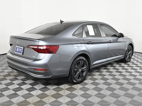 Certified 2023 Volkswagen Jetta SE w/ Panoramic Sunroof Package image 9