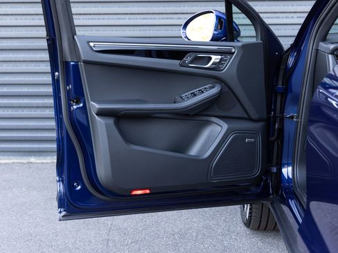 Certified 2026 Porsche Macan image 20