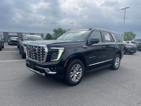 Used 2025 GMC Yukon Denali AWD/4WD image 3