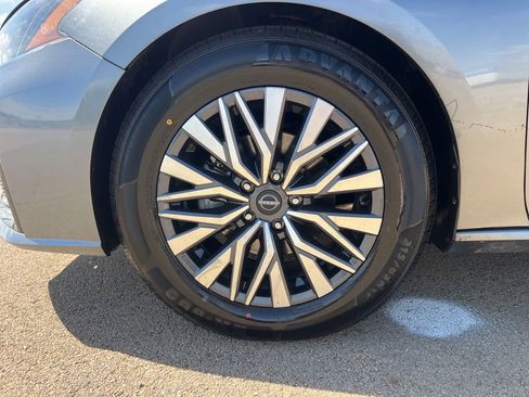 Used 2023 Nissan Altima 2.5 SV FWD image 9