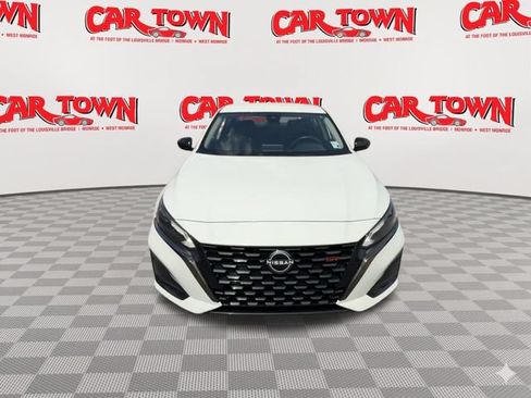 Used 2024 Nissan Altima 2.5 SR FWD image 3