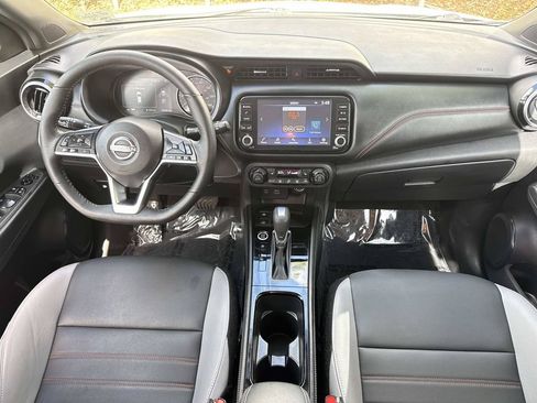 Used 2023 Nissan Kicks SR w/ SR Premium Package FWD image 17
