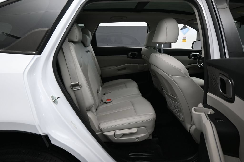 Used 2023 Kia Sorento S w/ Panoramic Sunroof Package FWD image 39