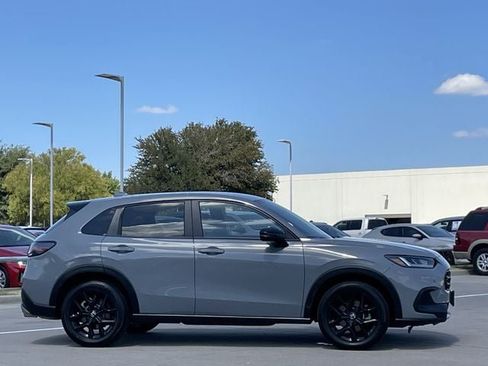 Used 2025 Honda HR-V Sport image 3