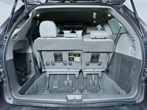 Used 2020 Toyota Sienna XLE Premium image 22
