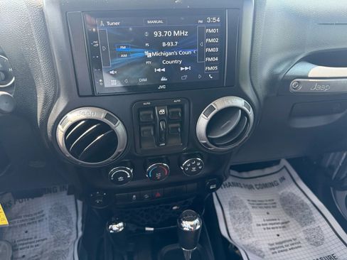 Used 2013 Jeep Wrangler Unlimited Sport AWD/4WD image 11