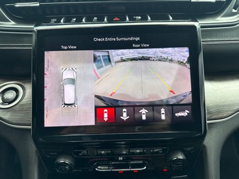 Used 2021 Jeep Grand Cherokee L Limited w/ Luxury Tech Group II AWD/4WD image 19