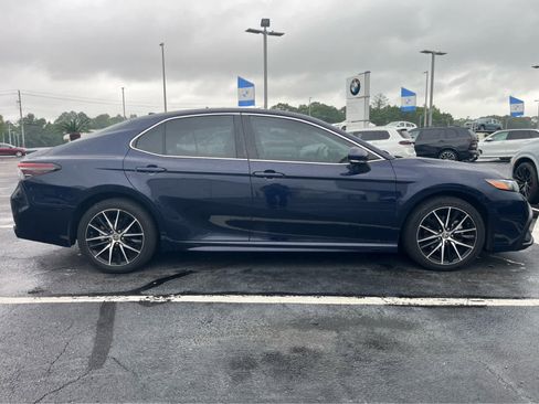 Used 2021 Toyota Camry SE w/ Convenience Package FWD image 3