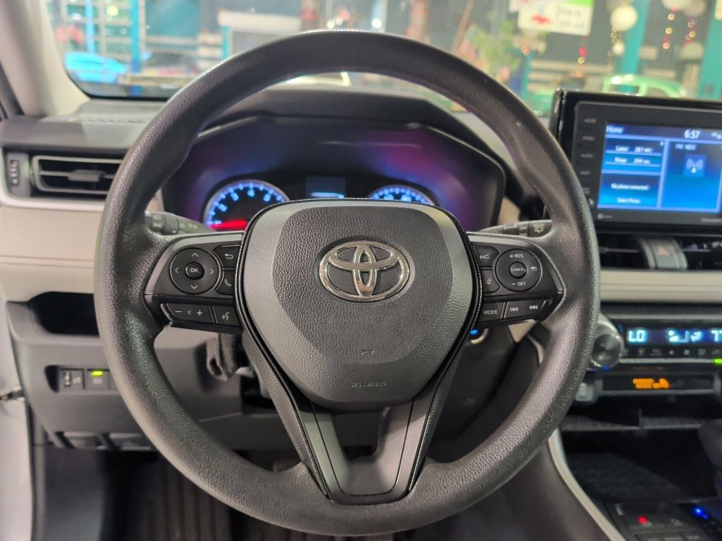Used 2020 Toyota RAV4 XLE AWD/4WD image 17