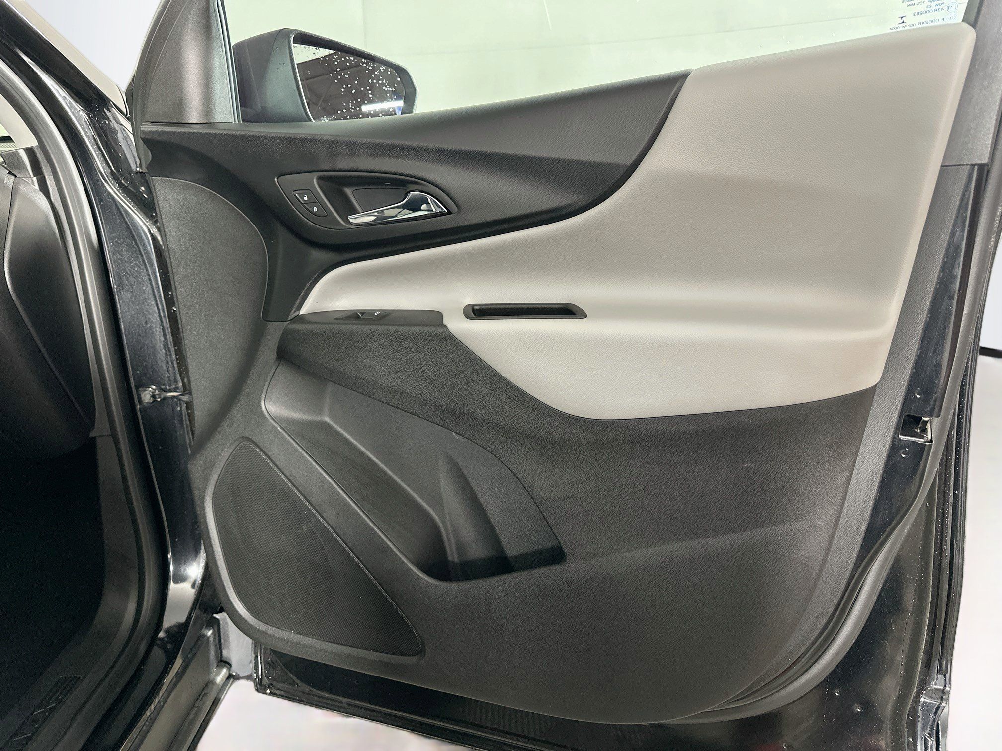 Used 2018 Chevrolet Equinox LS FWD image 29
