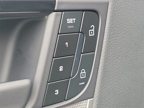 Certified 2025 Porsche Cayenne Base image 26