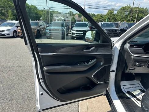 Certified 2023 Jeep Grand Cherokee Limited AWD/4WD image 23