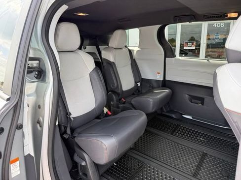 Used 2024 Toyota Sienna XSE FWD image 20