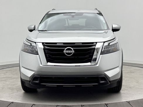 Used 2025 Nissan Pathfinder SV FWD image 2