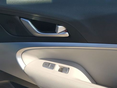 Used 2023 Genesis G70 2.0T image 49