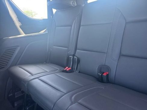 Used 2025 GMC Yukon Denali AWD/4WD image 7