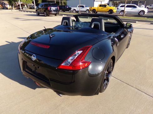 Used 2019 Nissan 370Z Roadster image 35