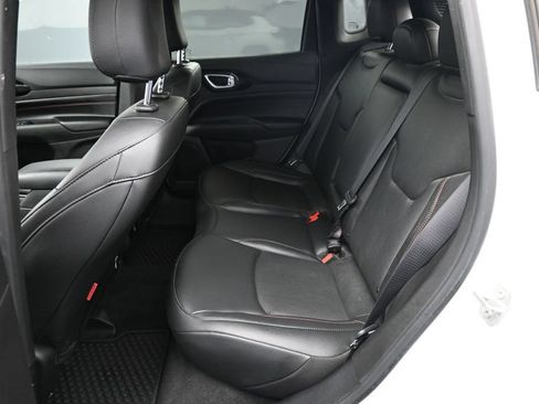 Used 2025 Jeep Compass Trailhawk w/ Trailhawk Convenience Group AWD/4WD image 16