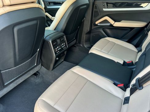 Used 2025 Porsche Cayenne image 13