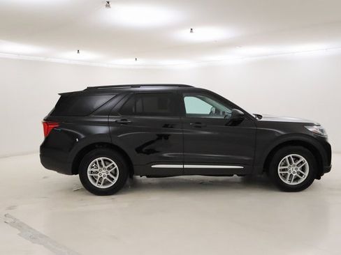 Used 2025 Ford Explorer Active image 2