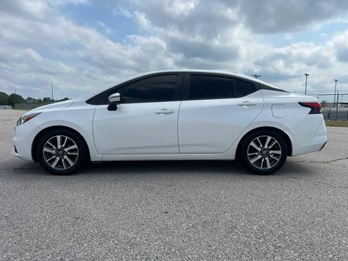 Used 2020 Nissan Versa SV w/ Electronics Package FWD image 4