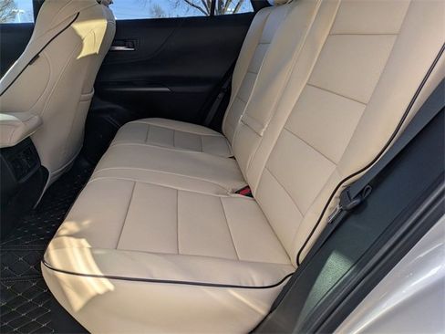 Used 2024 Toyota Venza XLE image 26