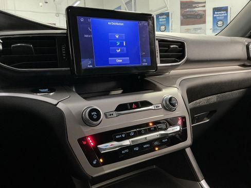 Used 2022 Ford Explorer XLT w/ Equipment Group 202A AWD/4WD image 22