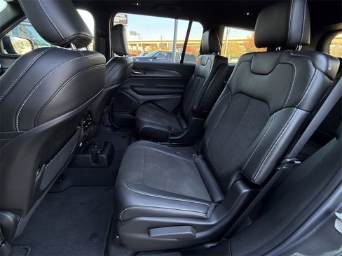 New 2025 Jeep Grand Cherokee L Altitude image 21