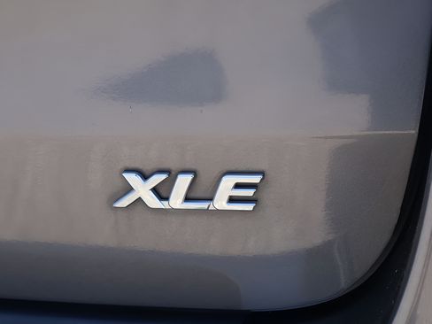 Used 2014 Toyota Sienna XLE FWD image 30