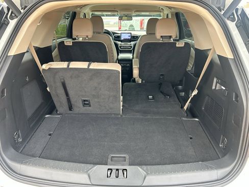 Used 2022 Ford Explorer XLT w/ Equipment Group 202A image 12