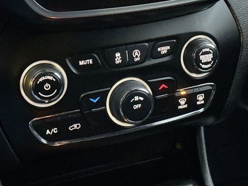 Used 2021 Jeep Cherokee Latitude image 18