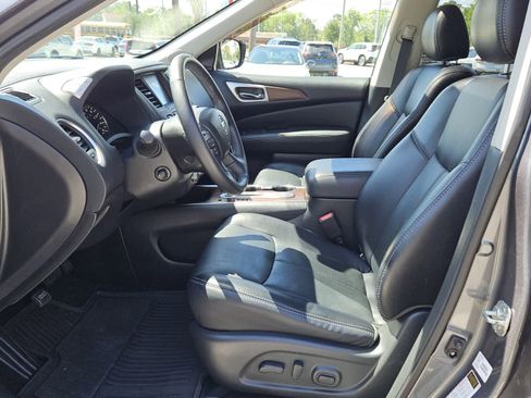 Used 2020 Nissan Pathfinder Platinum image 3