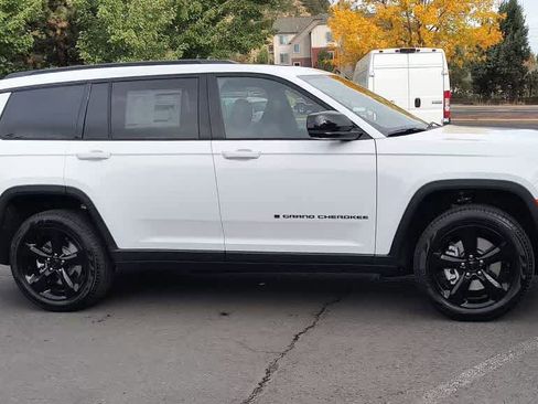 New 2025 Jeep Grand Cherokee L Limited w/ Luxury Tech Group II image 2