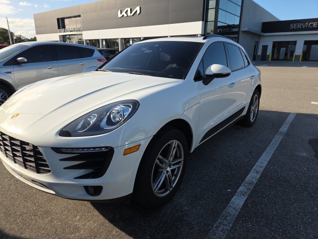 Used 2018 Porsche Macan AWD/4WD image 1