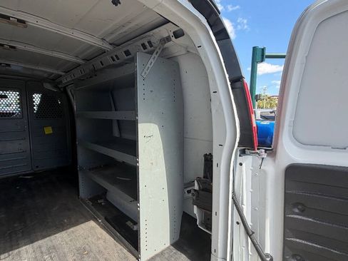 Used 2017 Chevrolet Express 2500 RWD image 17