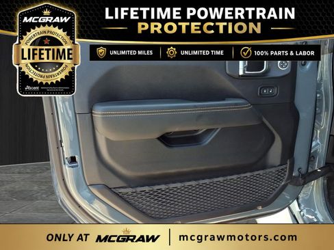 Used 2025 Jeep Gladiator Sport AWD/4WD image 19