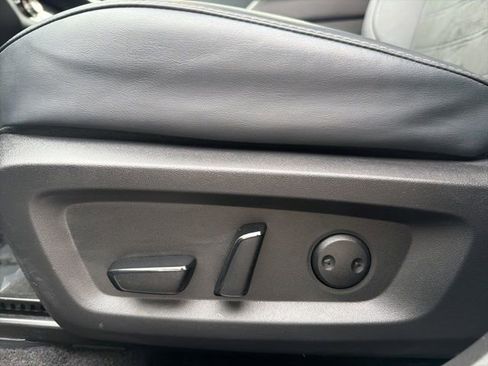 Used 2025 Mitsubishi Outlander SE image 16