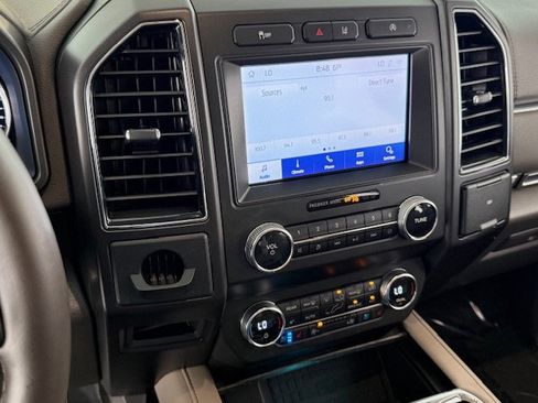 Used 2020 Ford Expedition Limited image 13