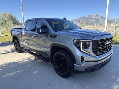 Used 2025 GMC Sierra 1500 Elevation w/ Elevation Premium Package AWD/4WD image 7