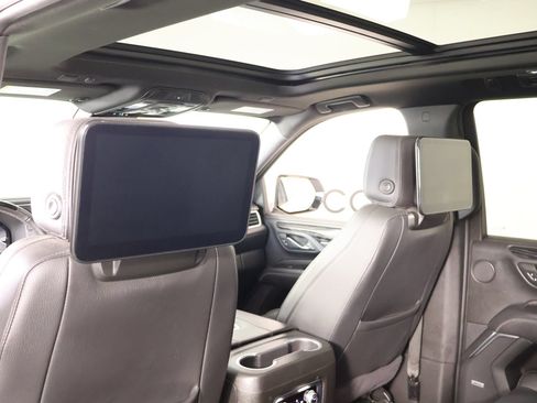 Used 2024 GMC Yukon XL Denali w/ Denali Reserve Package AWD/4WD image 17