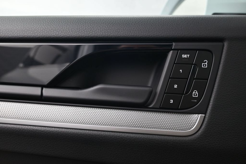 Certified 2026 Porsche Cayenne S AWD/4WD image 18